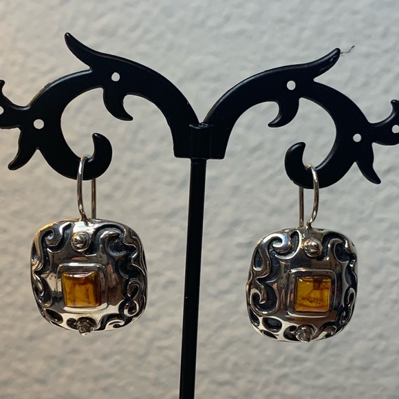 Silpada Vintage Sterling & Amber Scroll Engraved Locking Wire Earrings - Picture 6 of 14